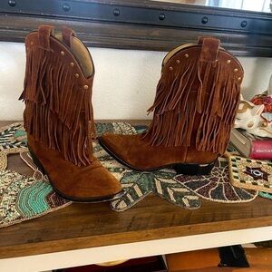 Shyanne leather suede fringe boots size 03